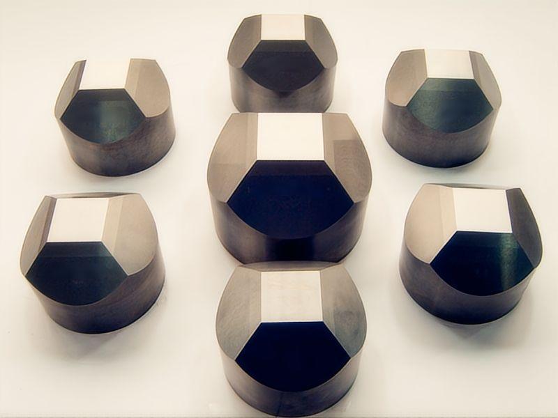 Bigornas de metal duro Precauções de utilização e manutenção Especificações 1 Lâminas de carboneto de tungsténio Precauções de utilização e especificações de manutenção